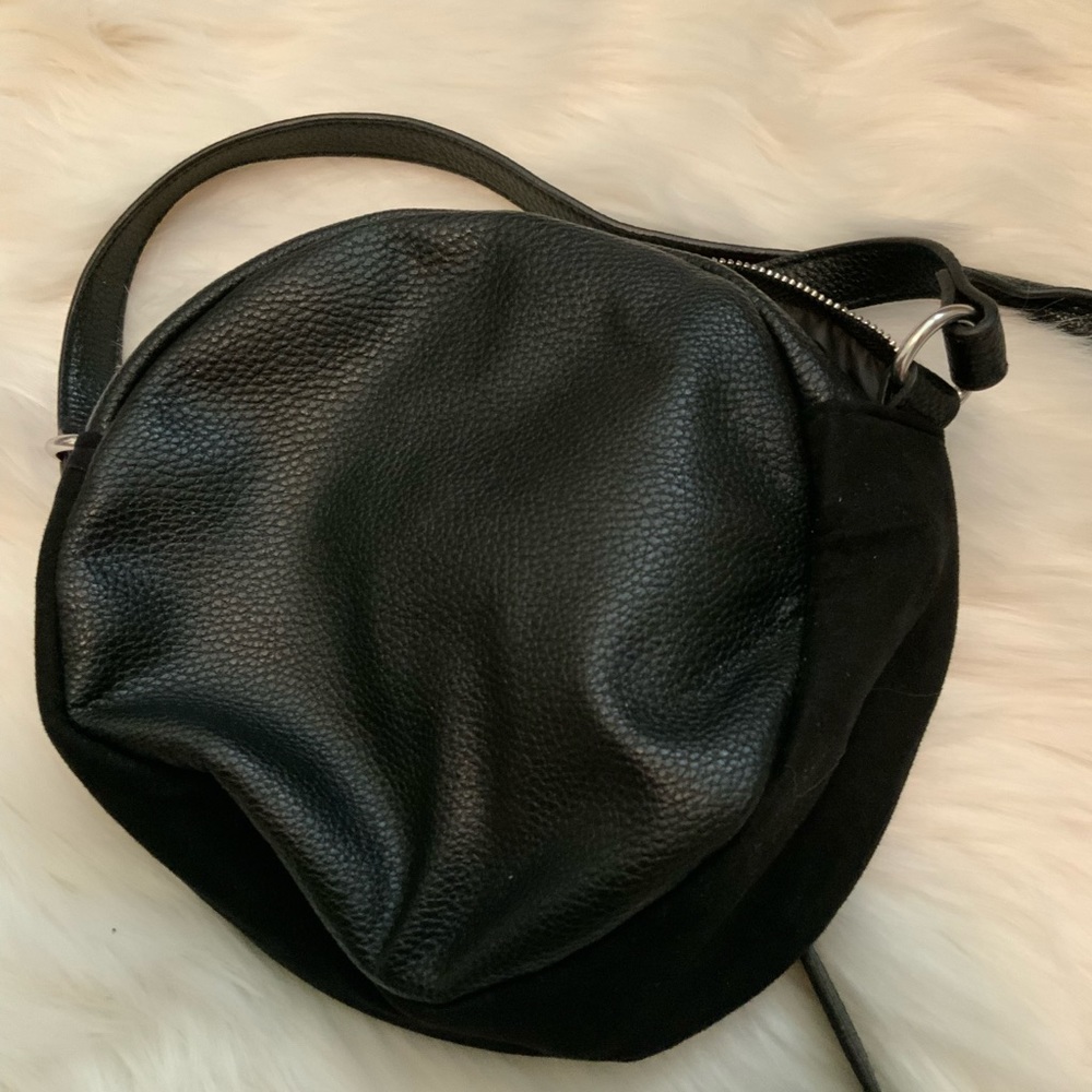 Crossbody - Picture 2 of 4